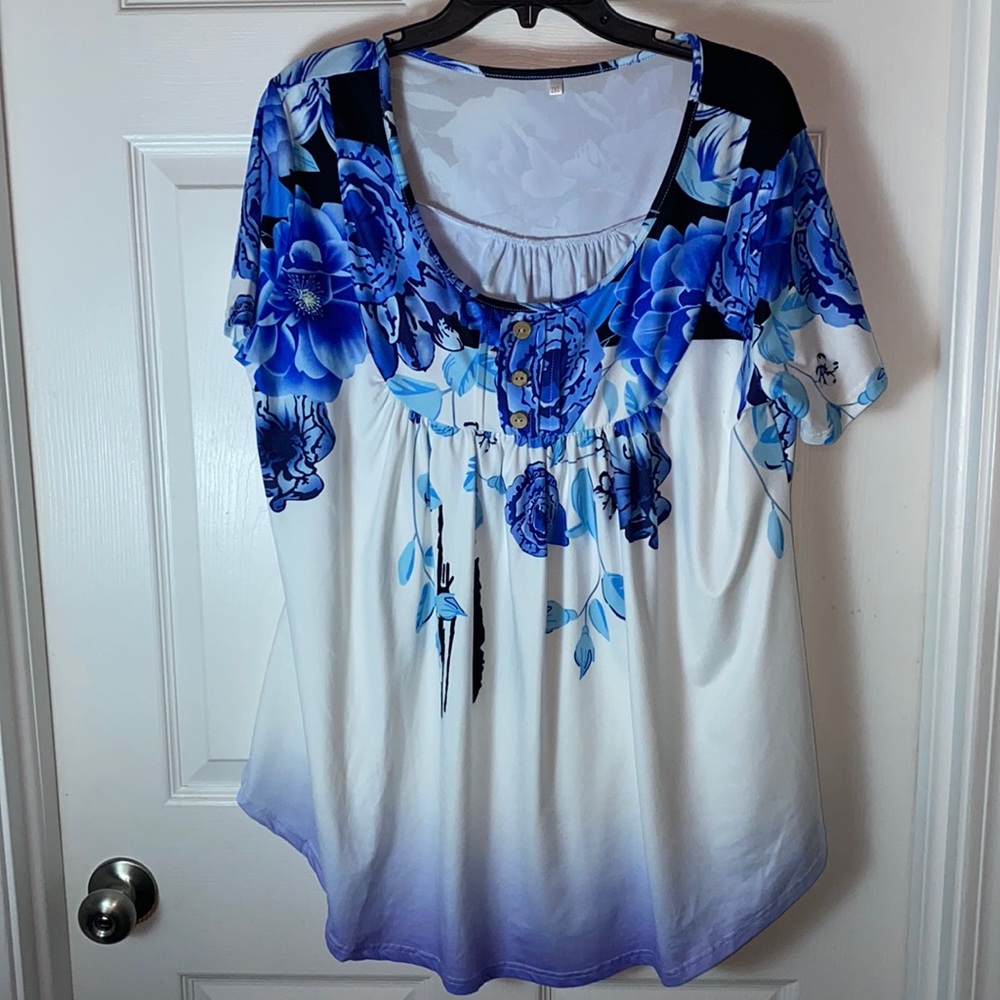 Women’s Floral Swing Top Plus Size 2XL Short Sleeves Blue and White